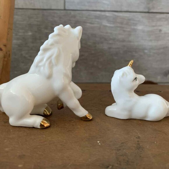 Vintage Giftcraft 18k Gold and Porcelain Little Unicorns | Vintage & Preserved - Picture 3 of 5